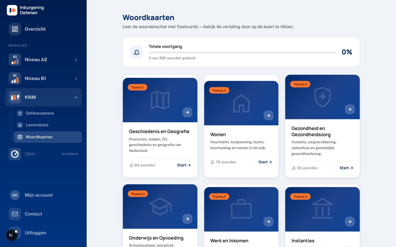 Een woordkaart met het Nederlandse woord, een voorbeeldzin en een luisterknop.